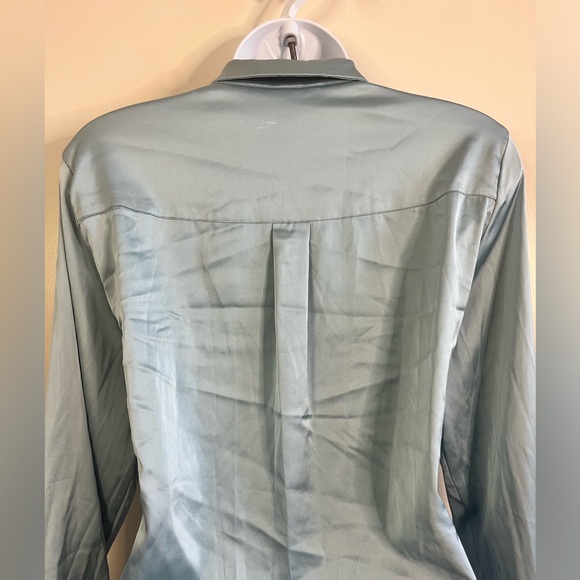 H&M “Satin-Like” Collar Button Down Top - Picture 5 of 10